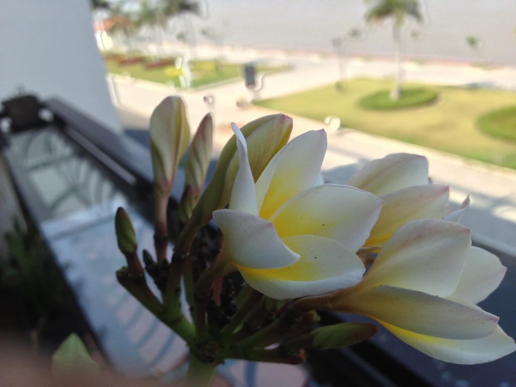 New Season Riverside Hotel Phnom Penh Exterior foto