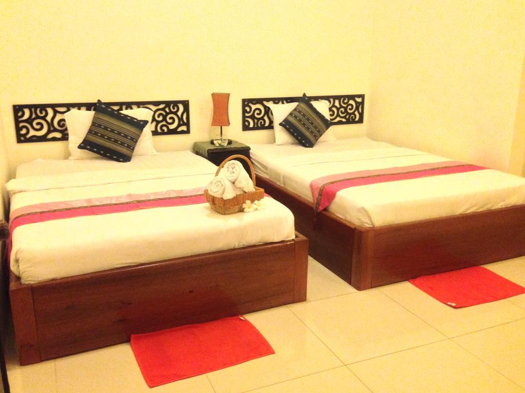 New Season Riverside Hotel Phnom Penh Zimmer foto