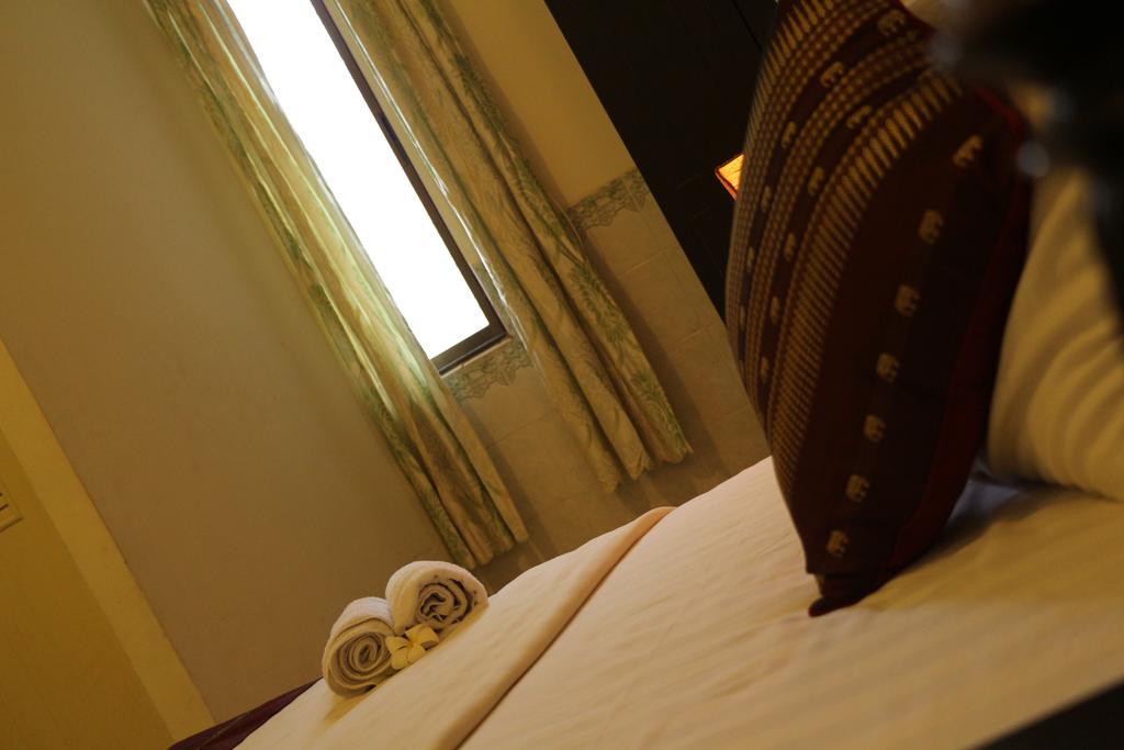 New Season Riverside Hotel Phnom Penh Exterior foto